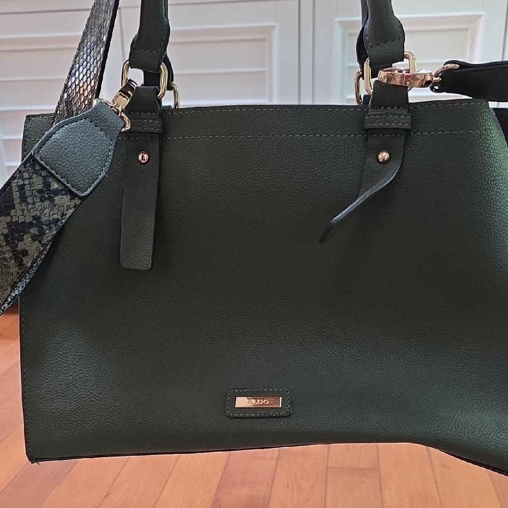Elegant Green Handbag